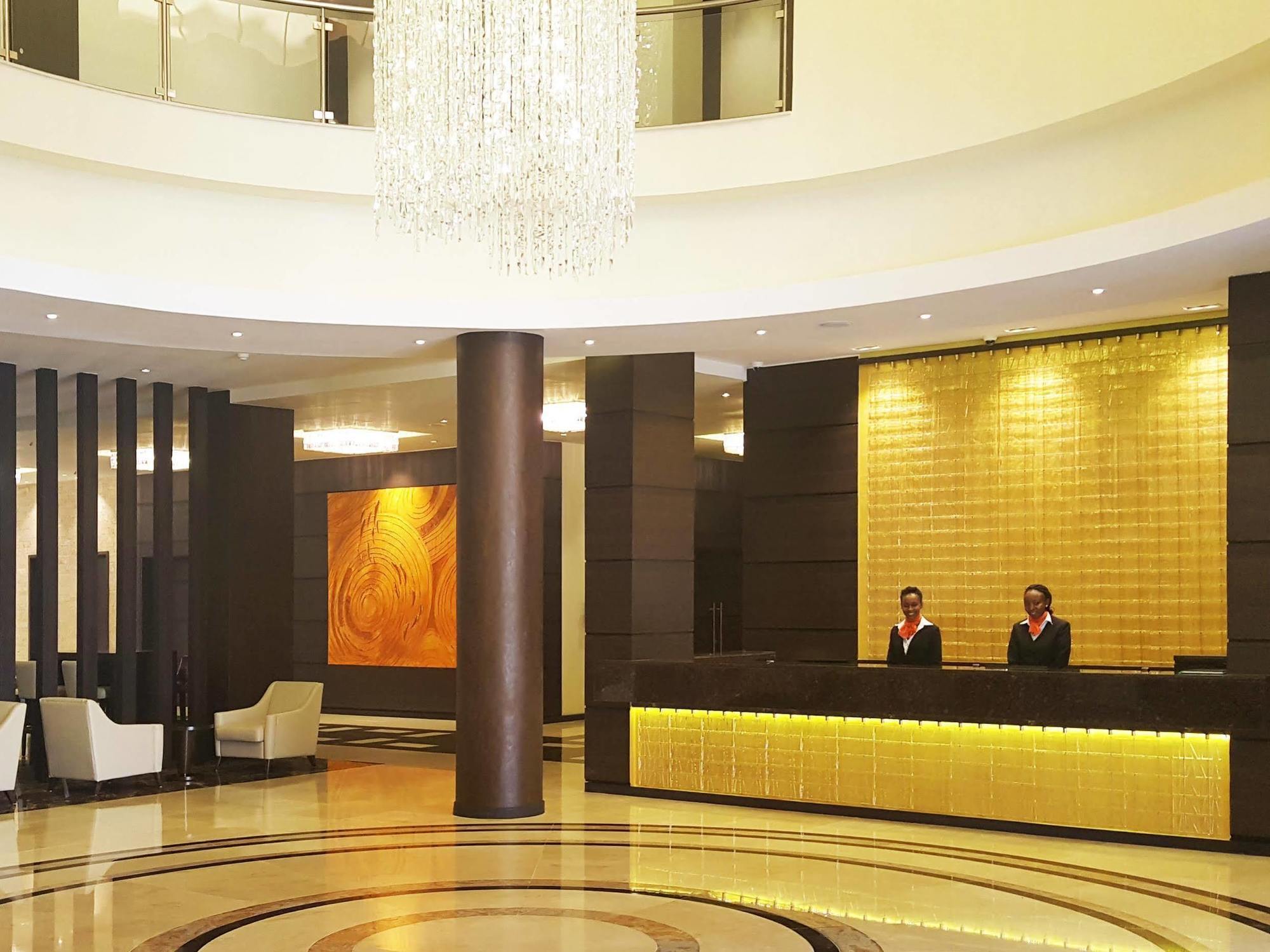 Hotel Doubletree By Hilton Nairobi Exterior foto