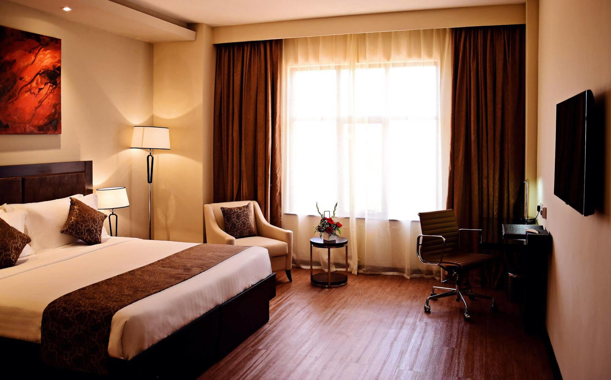 Hotel Doubletree By Hilton Nairobi Exterior foto