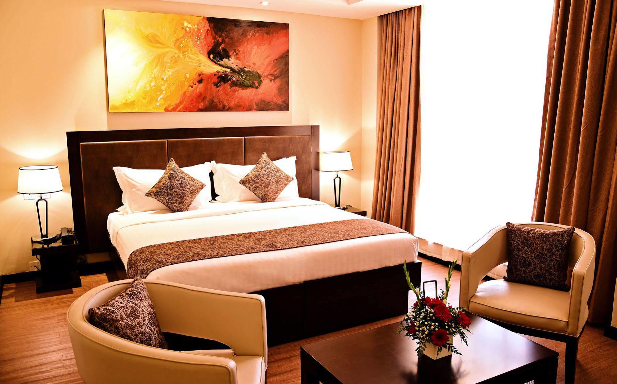 Hotel Doubletree By Hilton Nairobi Exterior foto